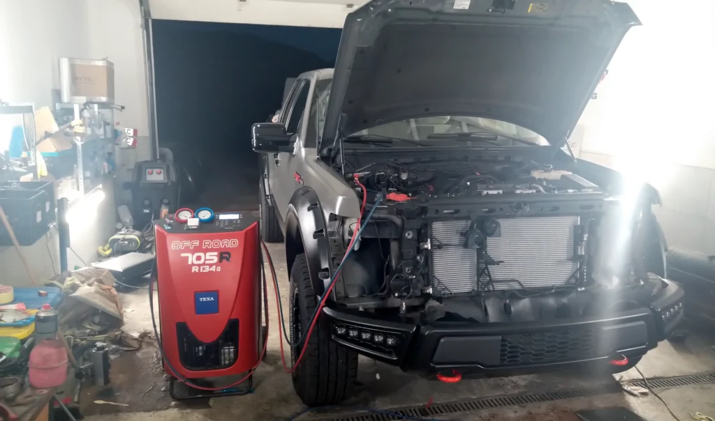 Punjenje autoklime vozila